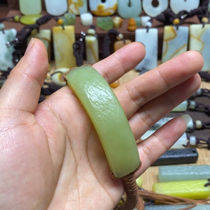 蛇纹石玉挂件未镶嵌?*?