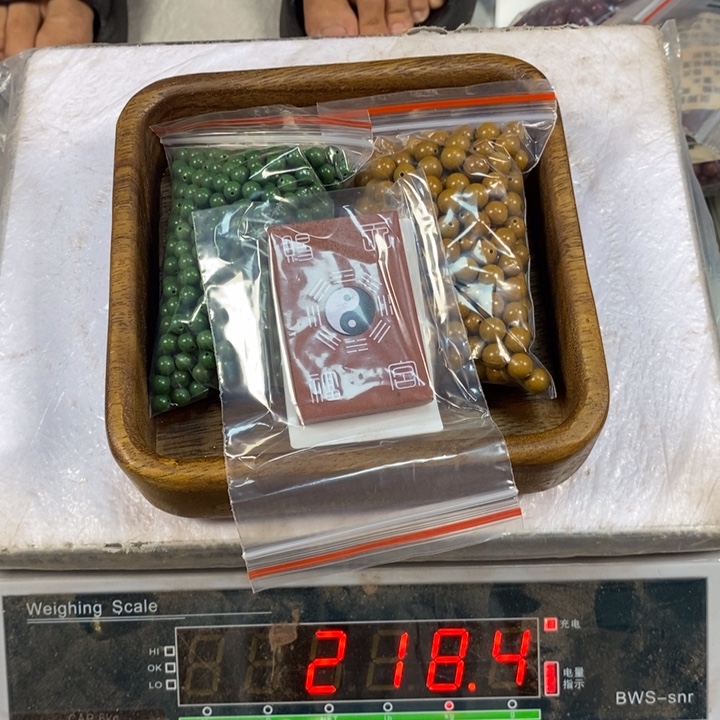 泥塑合香瑕疵珠拼彩绘牌3