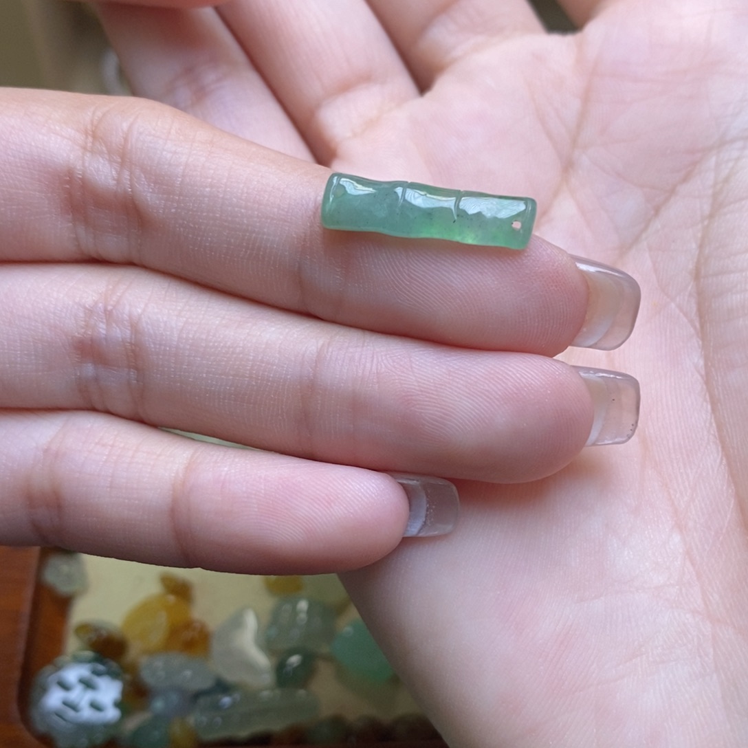 银***记翡翠未镶嵌颈饰19261