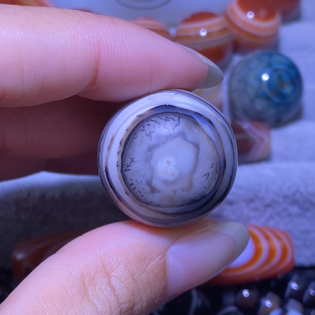 业***诚玛瑙/玉髓未镶嵌颈饰