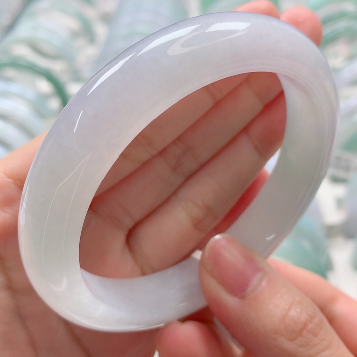 翡翠手镯未镶嵌毕业款冰胶条淡淡底色58.3