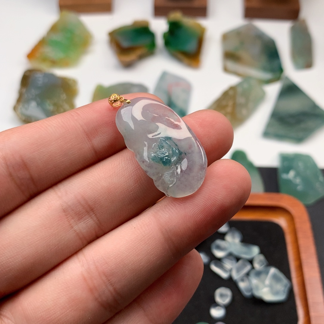 颈饰18K金镶嵌翡翠