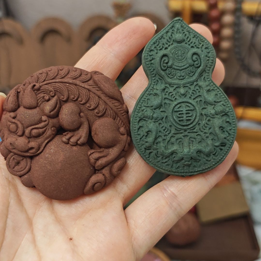 泥塑福利香牌两个葫芦加貔貅