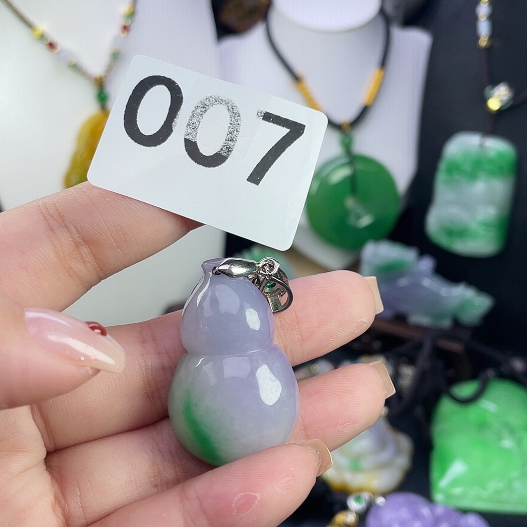 翡翠未镶嵌吊坠(赠链)