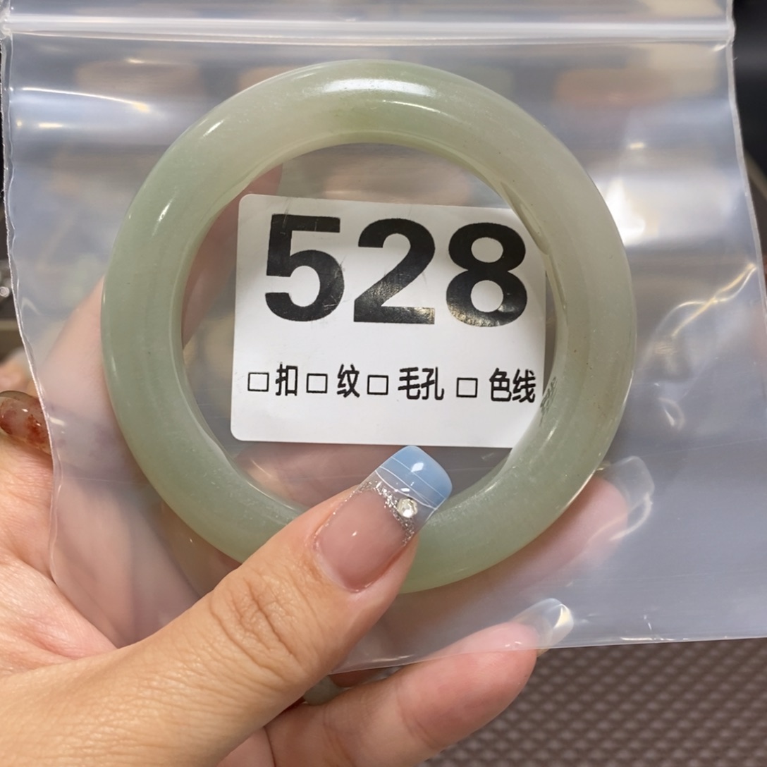 石英质玉手镯未镶嵌美*子