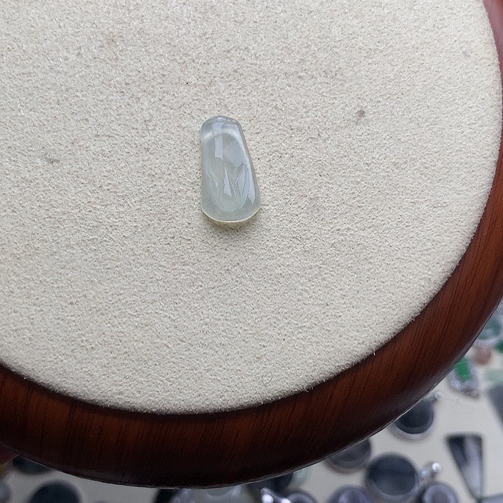 翡翠颈饰未镶嵌竹节