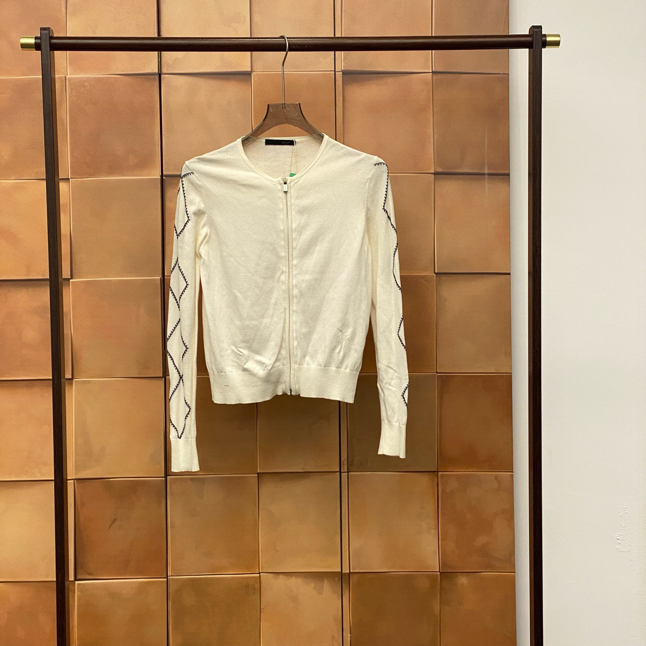 Bally 白色菱格针织外套/36码/98新污渍/29239