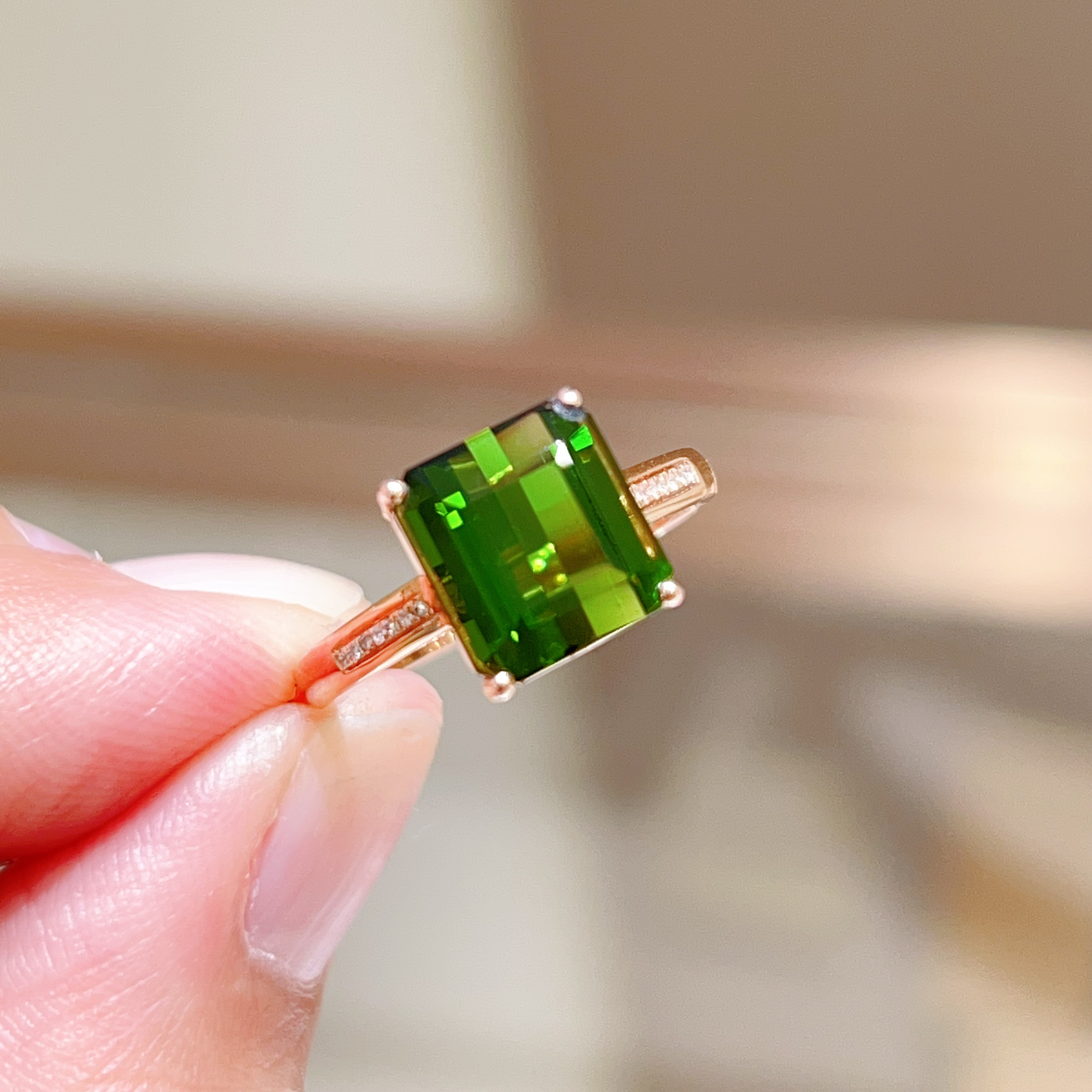 3.29ct 18k金镶嵌碧玺戒指 3180