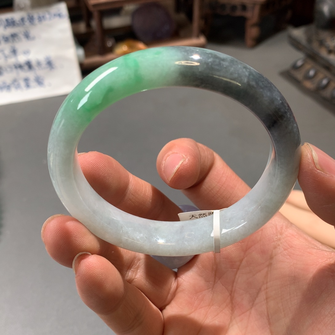 翡翠手镯未镶嵌57圈口