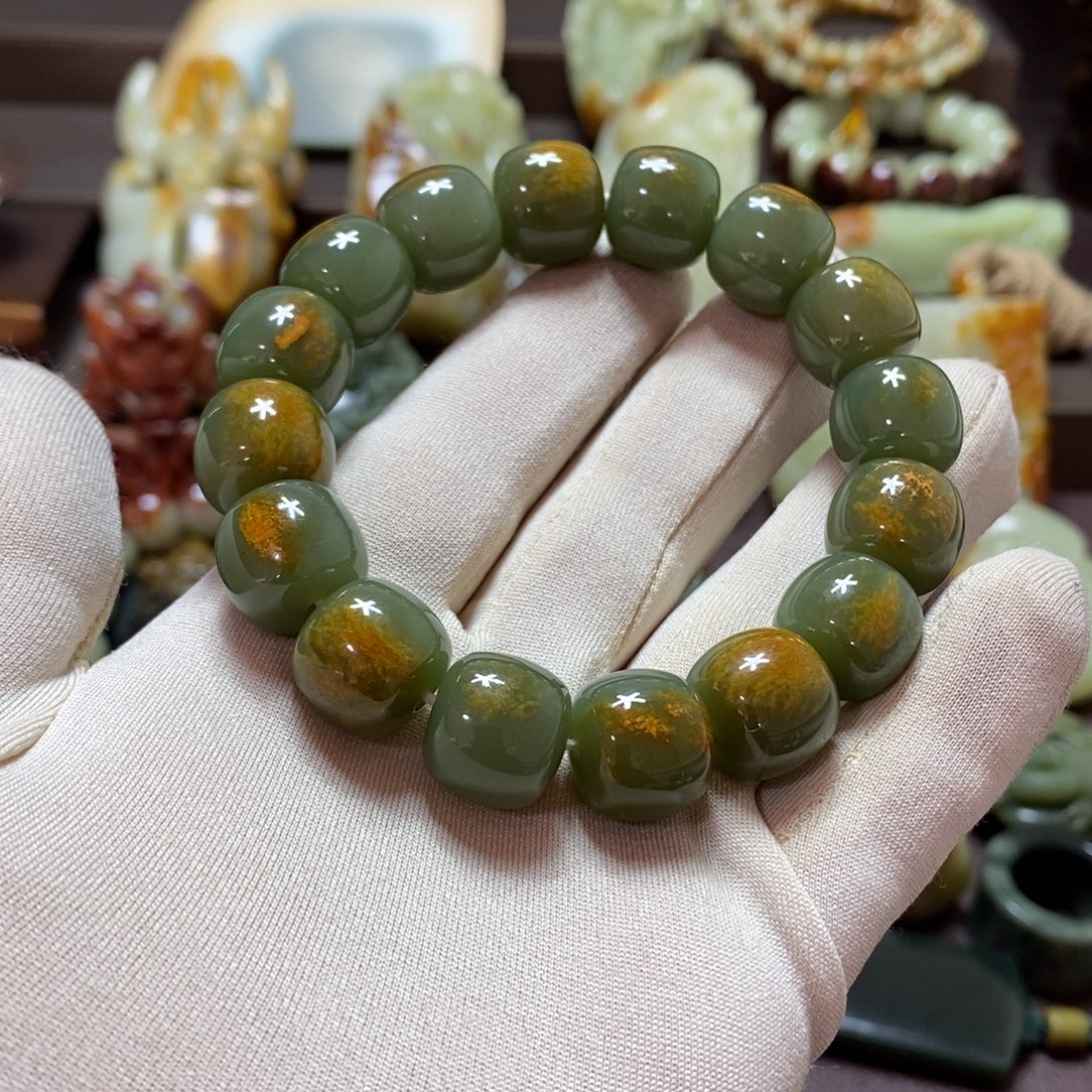 榴***生透闪石质玉未镶嵌手链