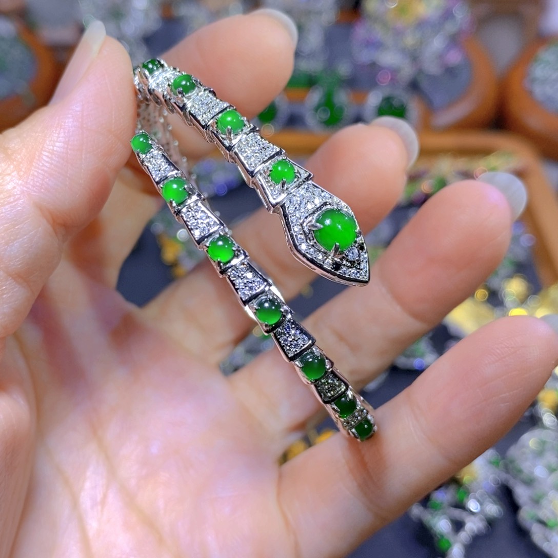 翡翠颈饰银S925镶嵌天然翡翠