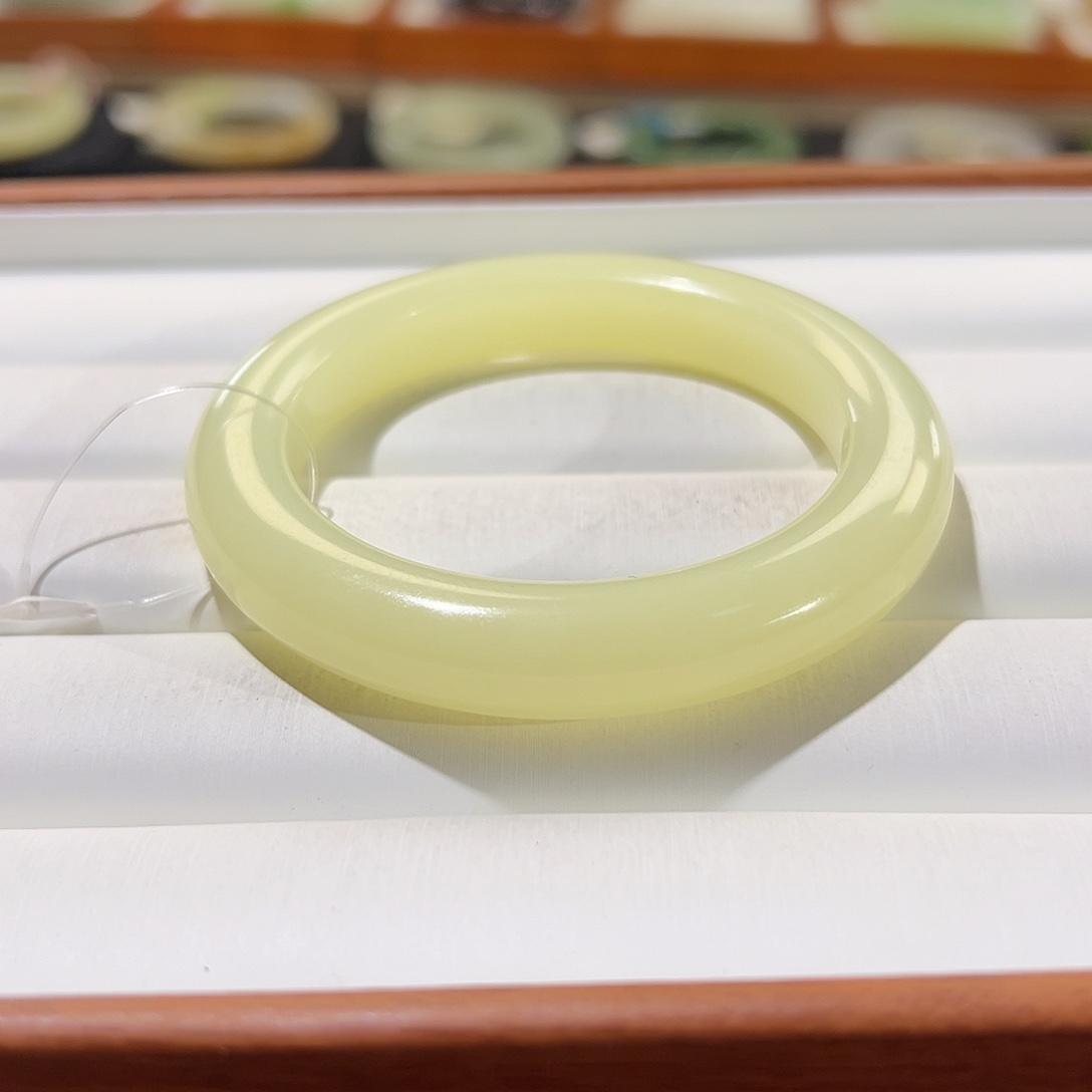 和田玉手镯未镶嵌仙**凡