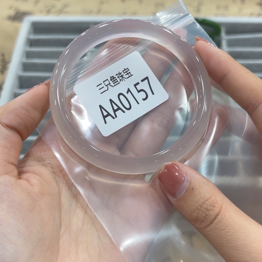 张***章玛瑙/玉髓未镶嵌手镯