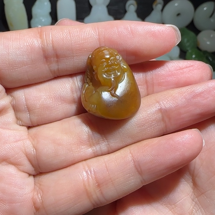 和田玉颈饰未镶嵌连*威