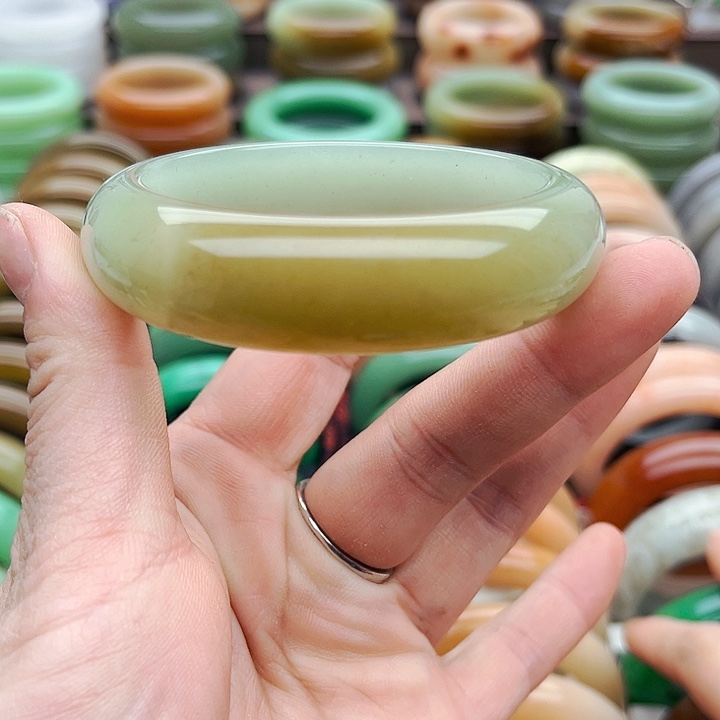 未镶嵌手镯（圆镯）石英质玉