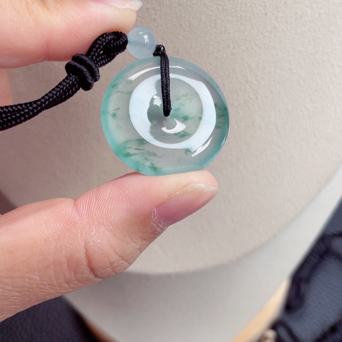 颈饰未镶嵌翡翠平安扣