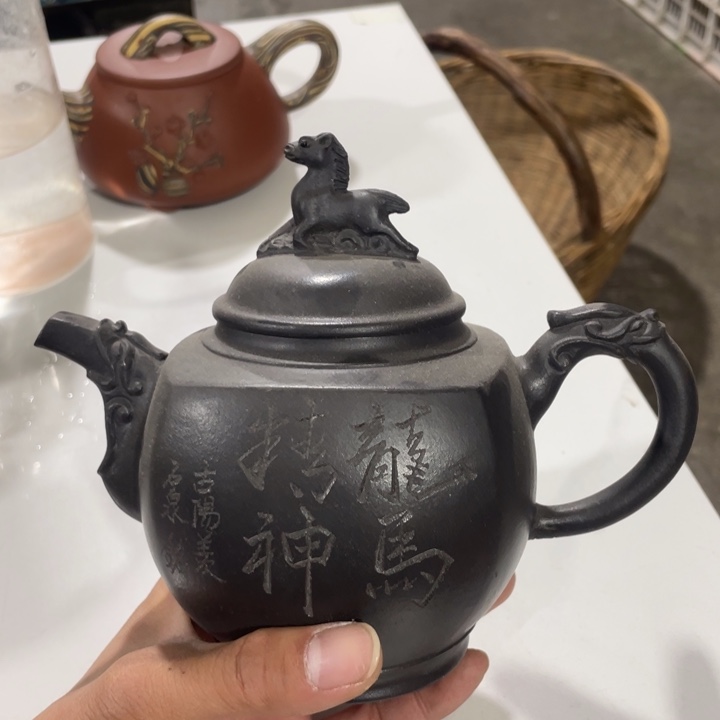 紫砂茶壶老厂紫砂壶一件。