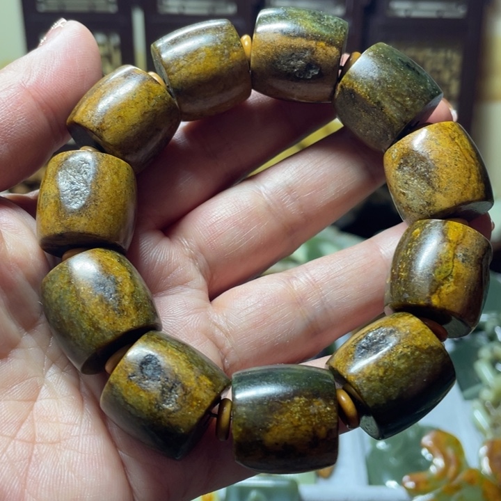 【闪购商品】手串未镶嵌岫岩河磨玉（透闪石质玉）