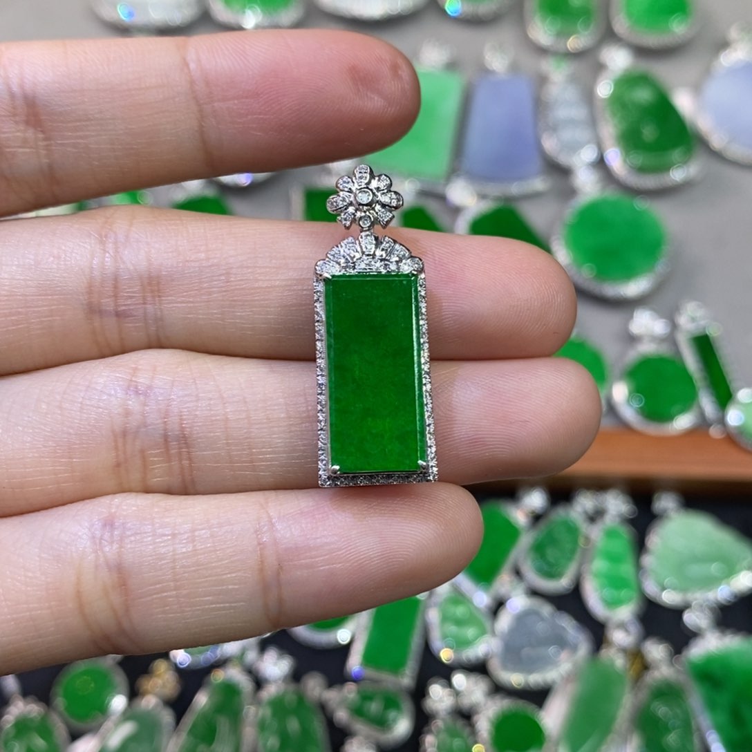 翡翠吊坠(不含链)18K金镶嵌