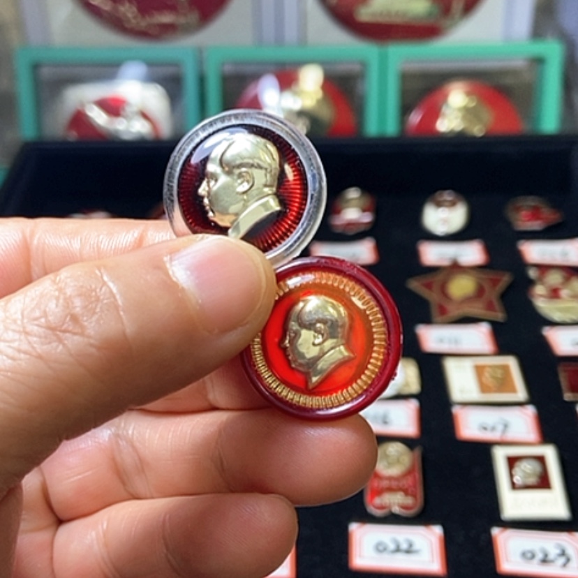 【闪购商品】其他普通金属六七十年代的2枚章