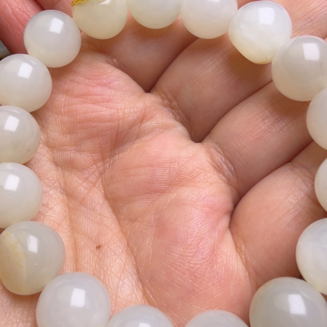 凯***歌和田玉未镶嵌颈饰