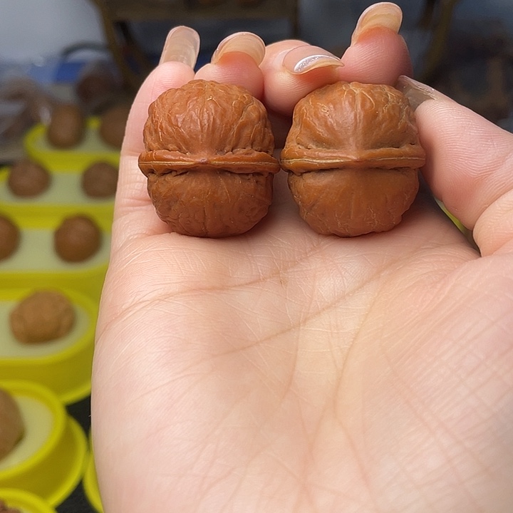 Y***杰文玩核桃吊坠方墩