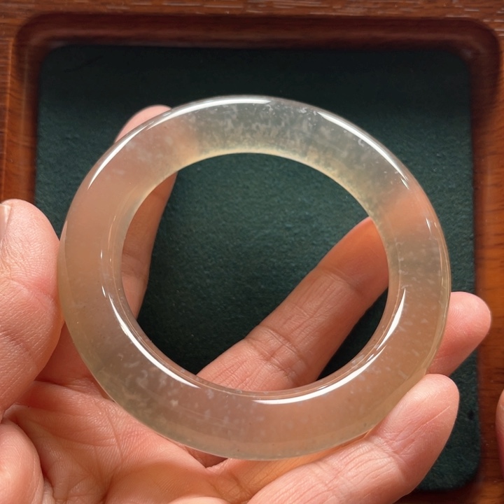 玛瑙/玉髓手镯未镶嵌不***?