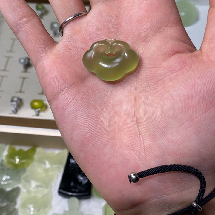 未镶嵌蛇纹石玉吊坠(不含链)19