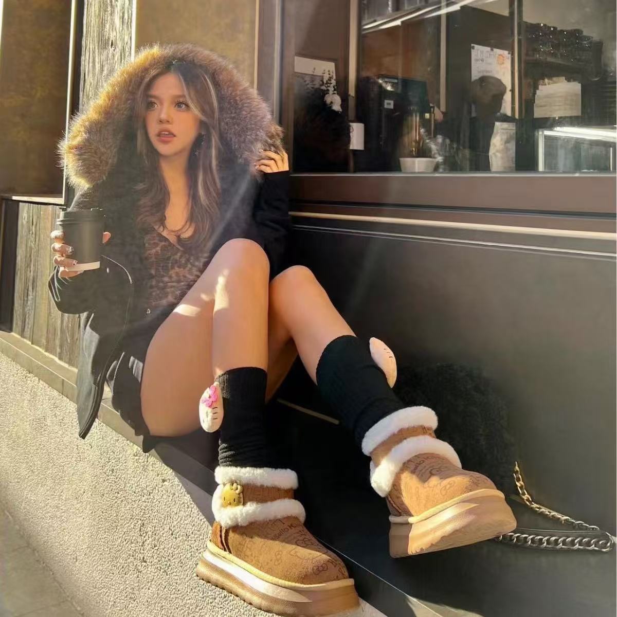 可爱hellokitty毛毛雪地靴时尚百搭加绒加厚中筒保暖冬季皮毛一体