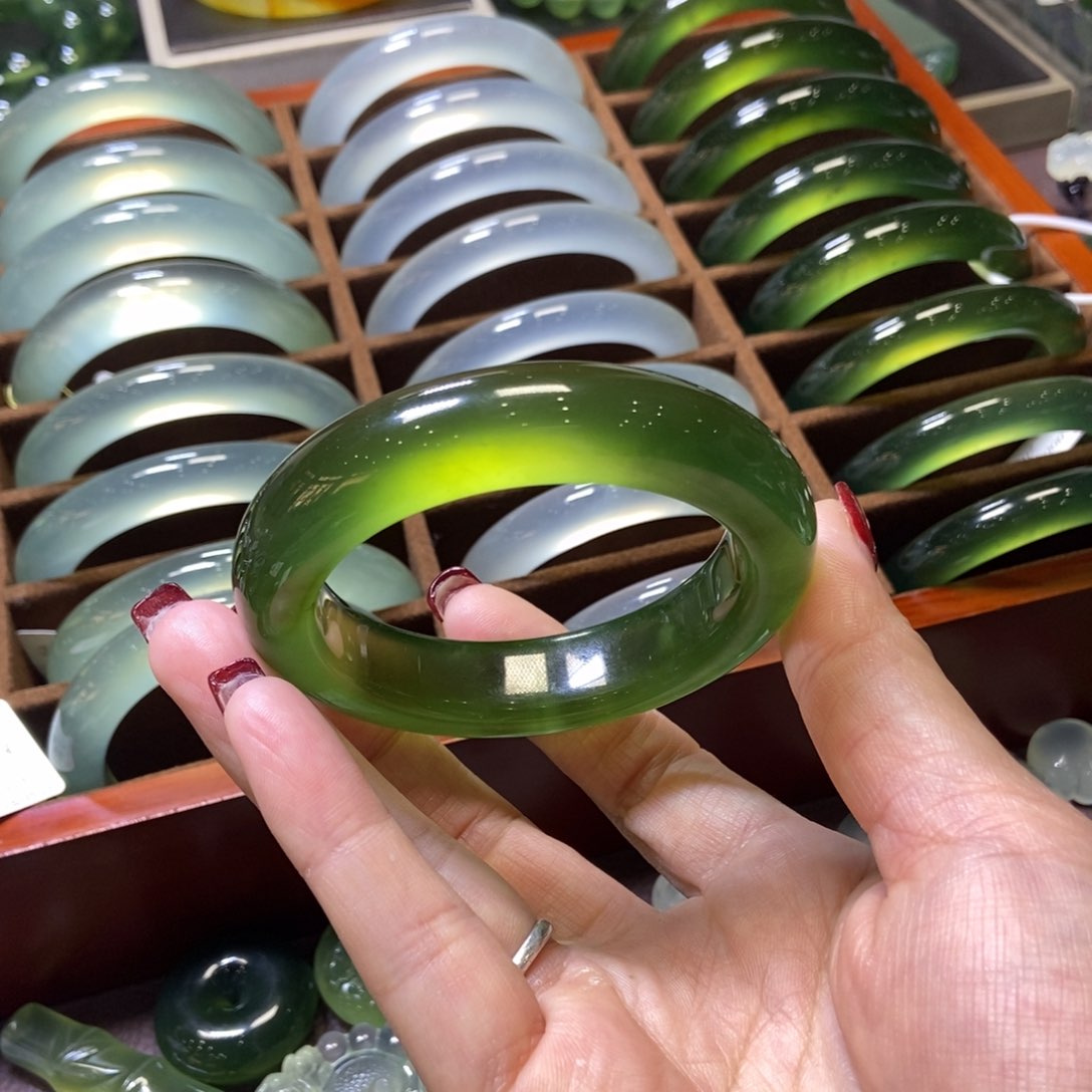 蛇纹石玉手镯54+未镶嵌