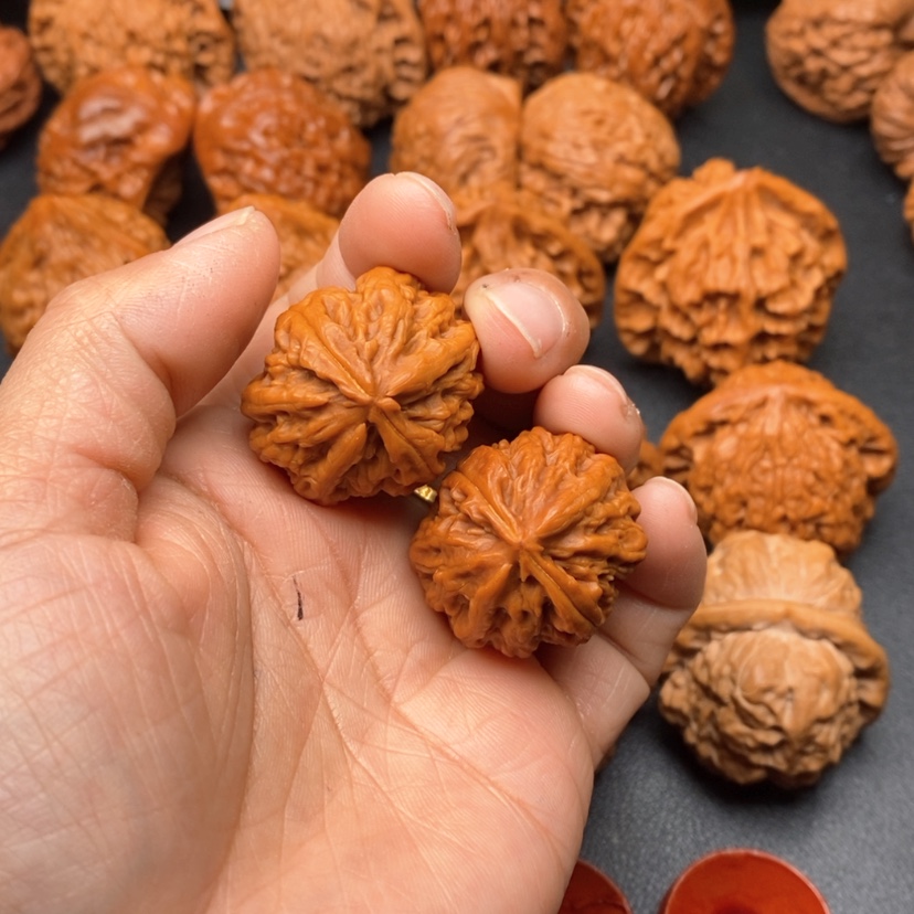 【闪购商品】文玩核桃把件哈****?核桃