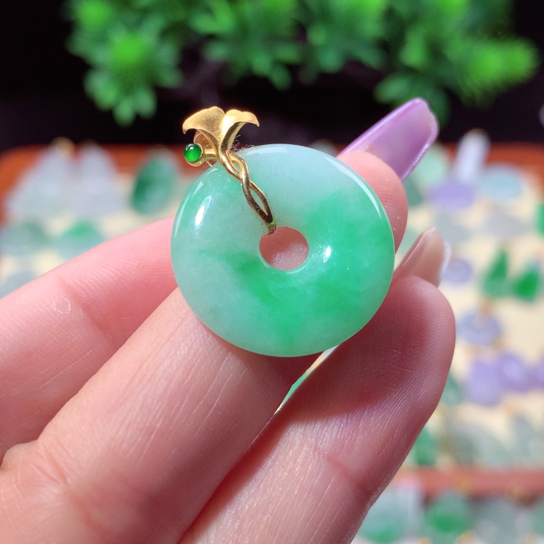 翡翠吊坠(不含链)18K金镶嵌