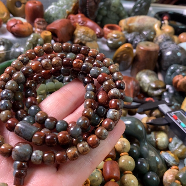 未镶嵌岫岩河磨玉（透闪石质玉）把件