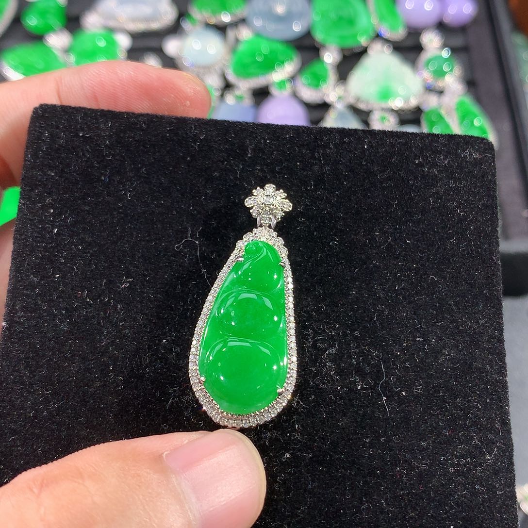 翡翠18K金镶嵌颈饰