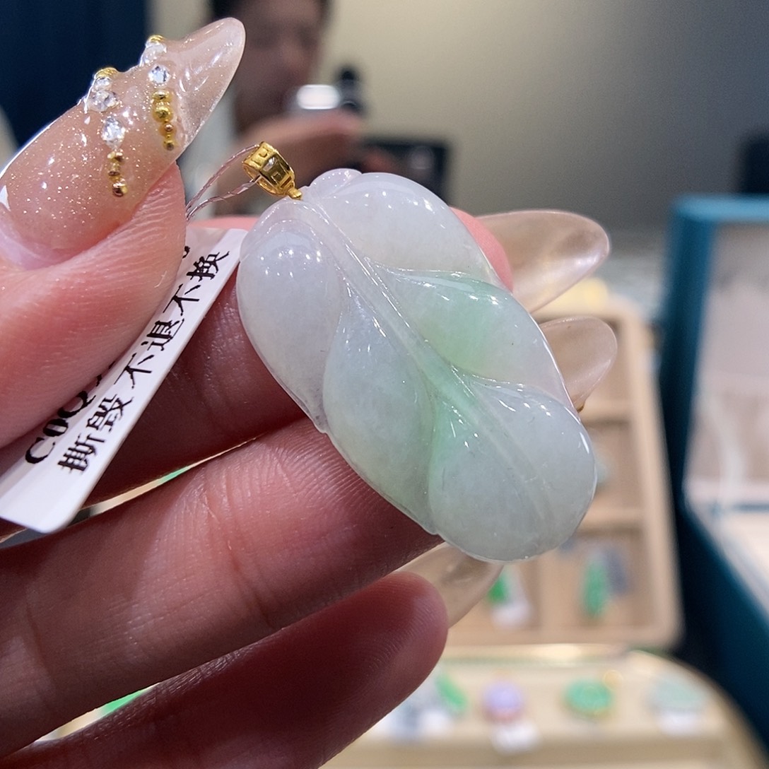 翡翠吊坠(不含链)18K金镶嵌叶子