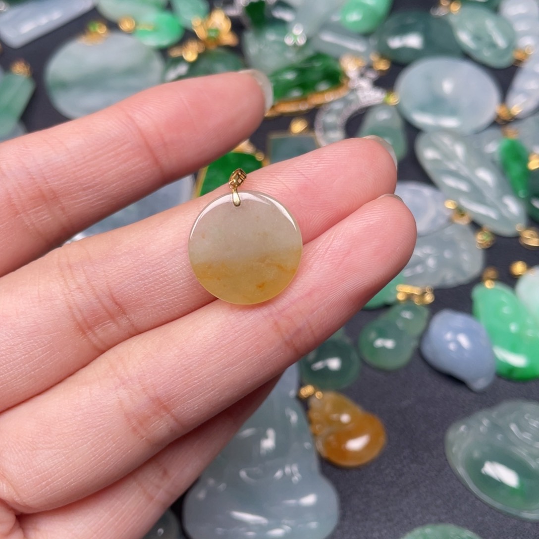 翡翠颈饰18K金镶嵌翡翠