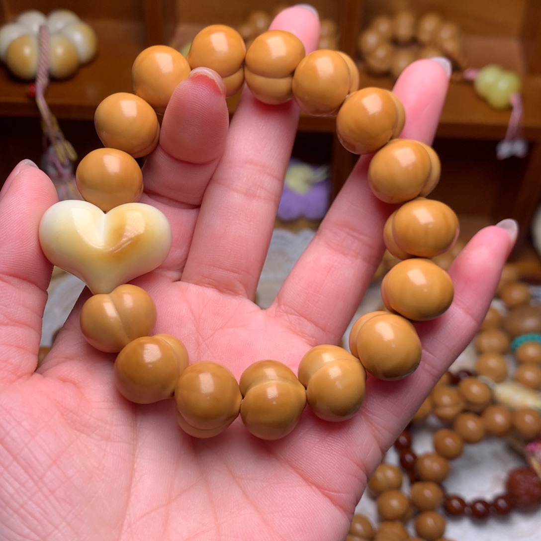 猴头核桃吊坠15高定屁桃手串白爱心