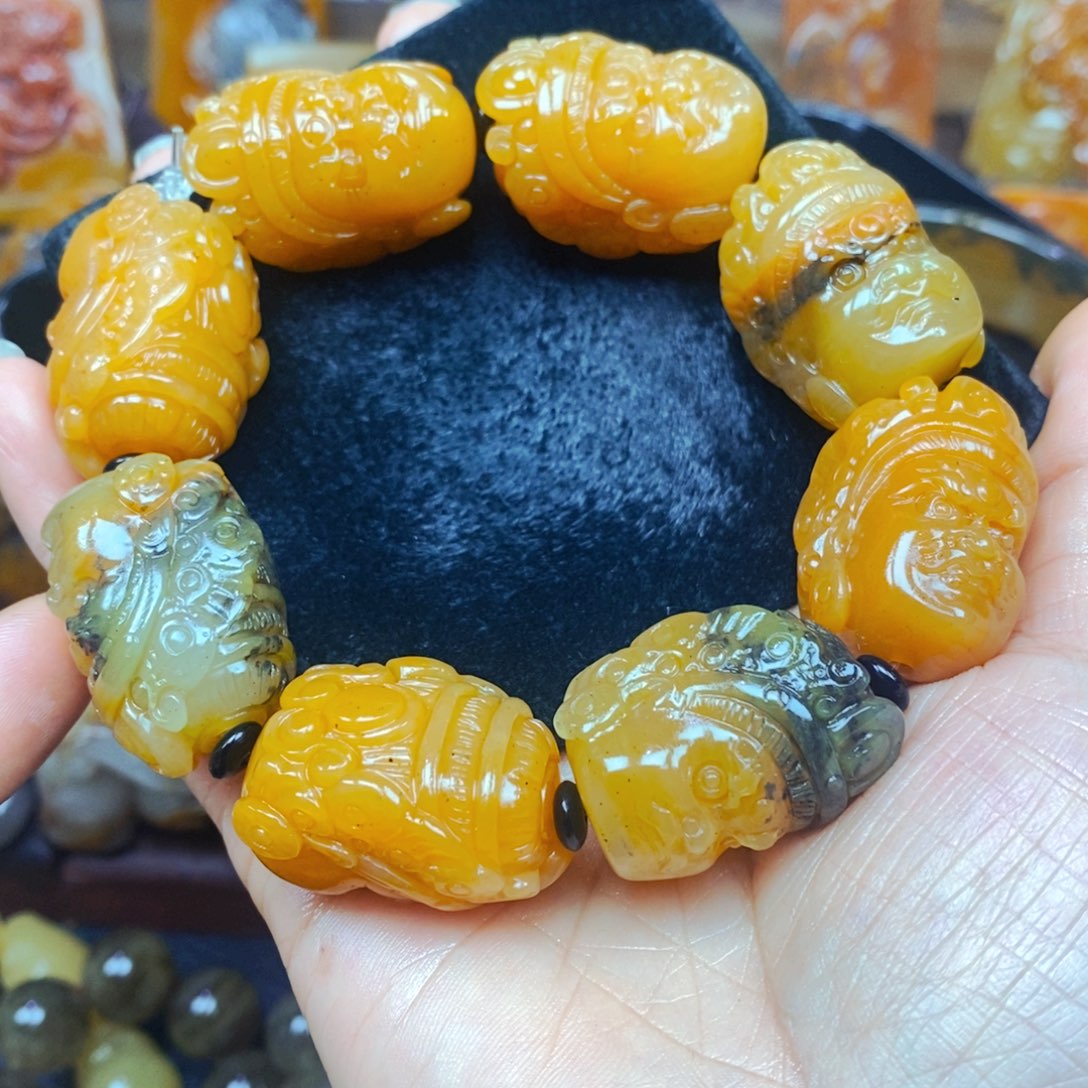 未镶嵌石英质玉（黄龙玉）颈饰