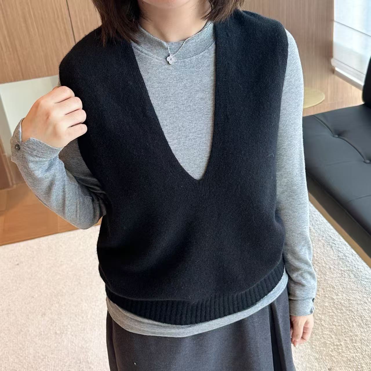 【汐汐女装店】小个子定制时尚韩版气质V领纯色针织马甲 XXA2512043