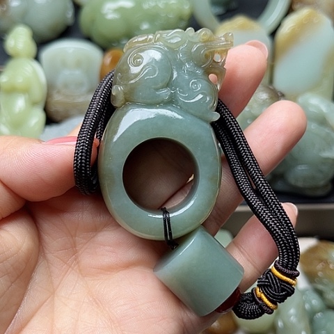 和田玉未镶嵌颈饰五**克