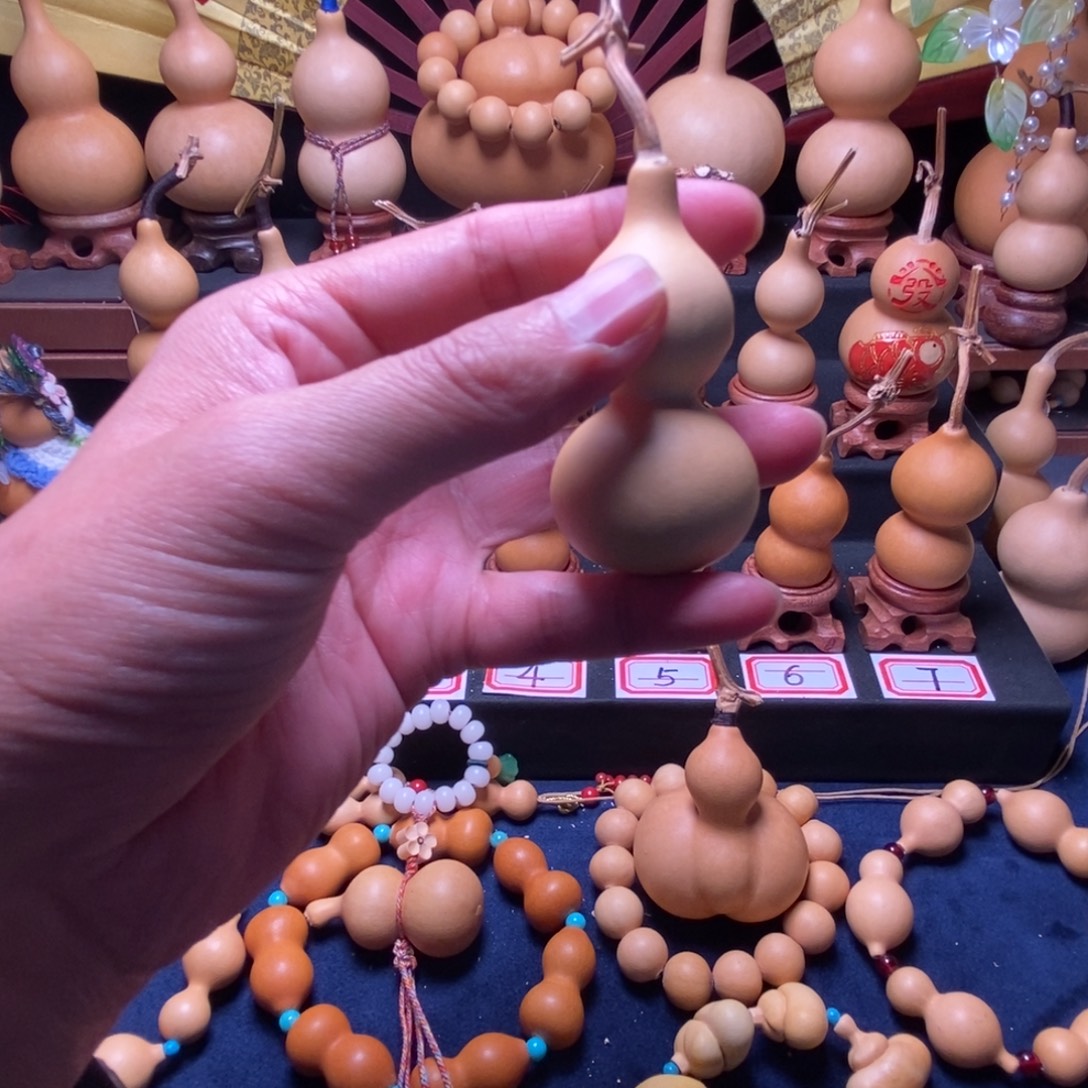 她***常手把件盘玩小葫芦