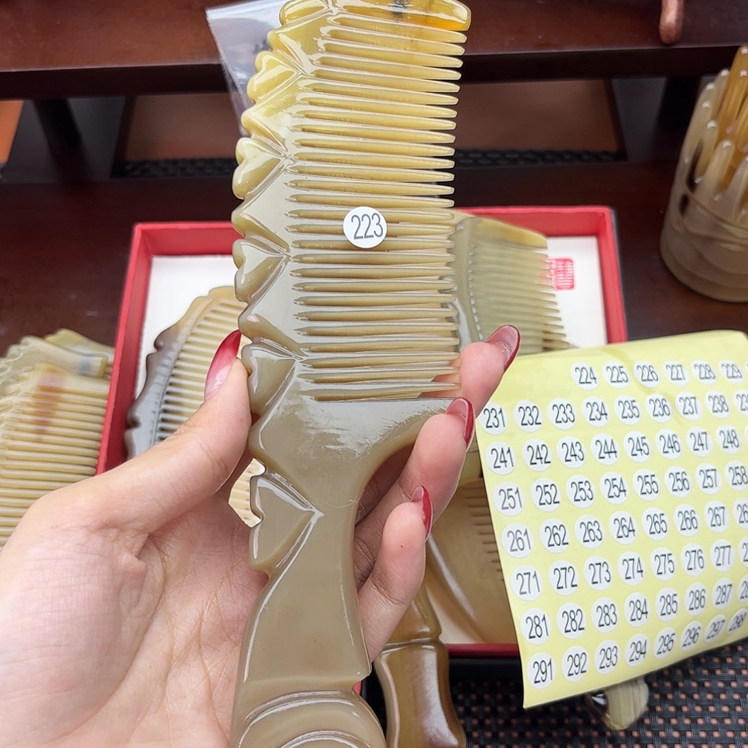 用***0手工制作纯牛角梳子