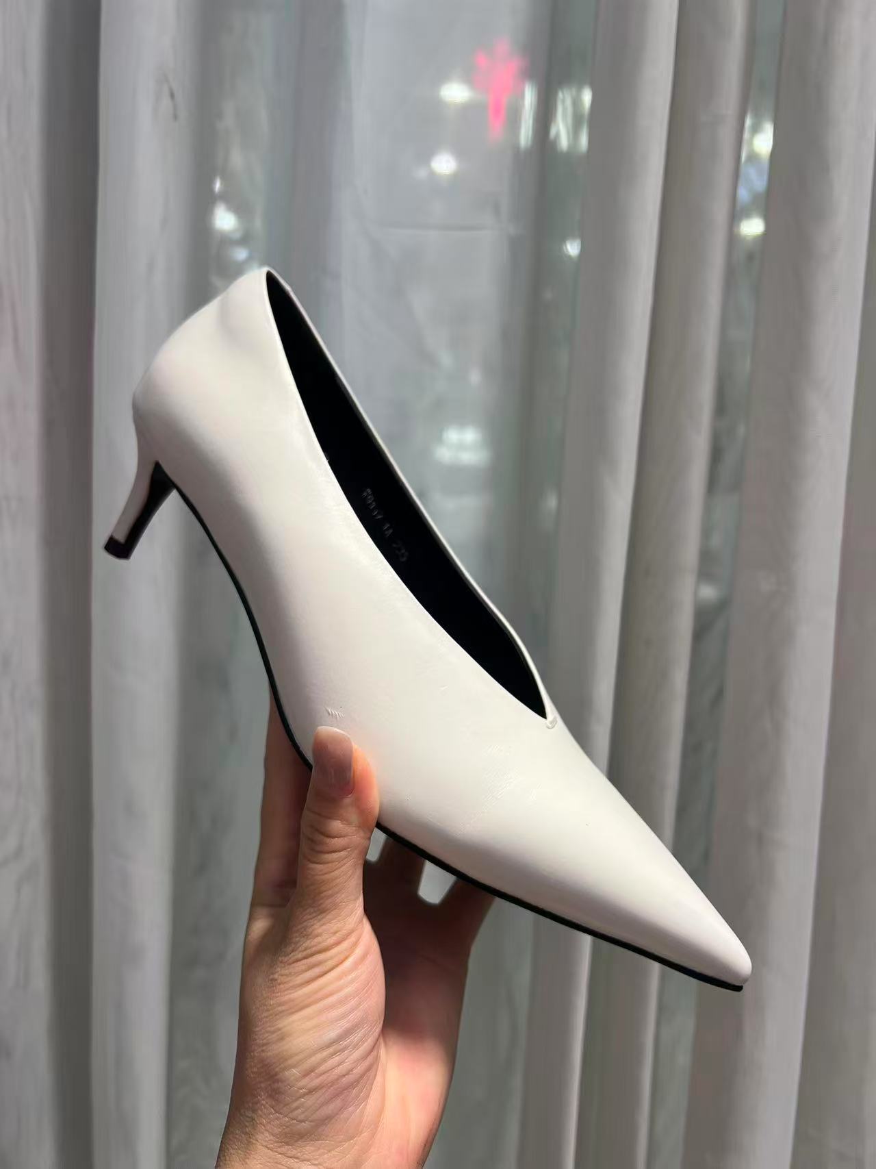 【NANA】尖头细跟高跟鞋单鞋