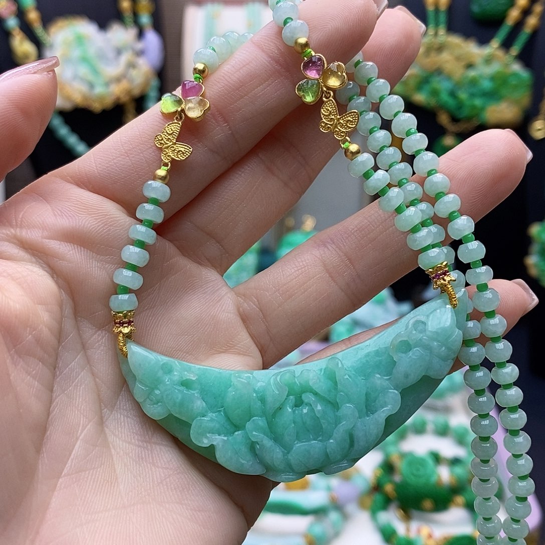 翡翠颈饰未镶嵌天然