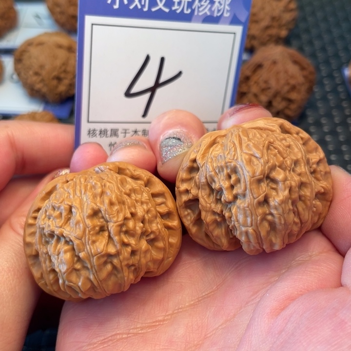 桃核把件40白狮子4。。。。