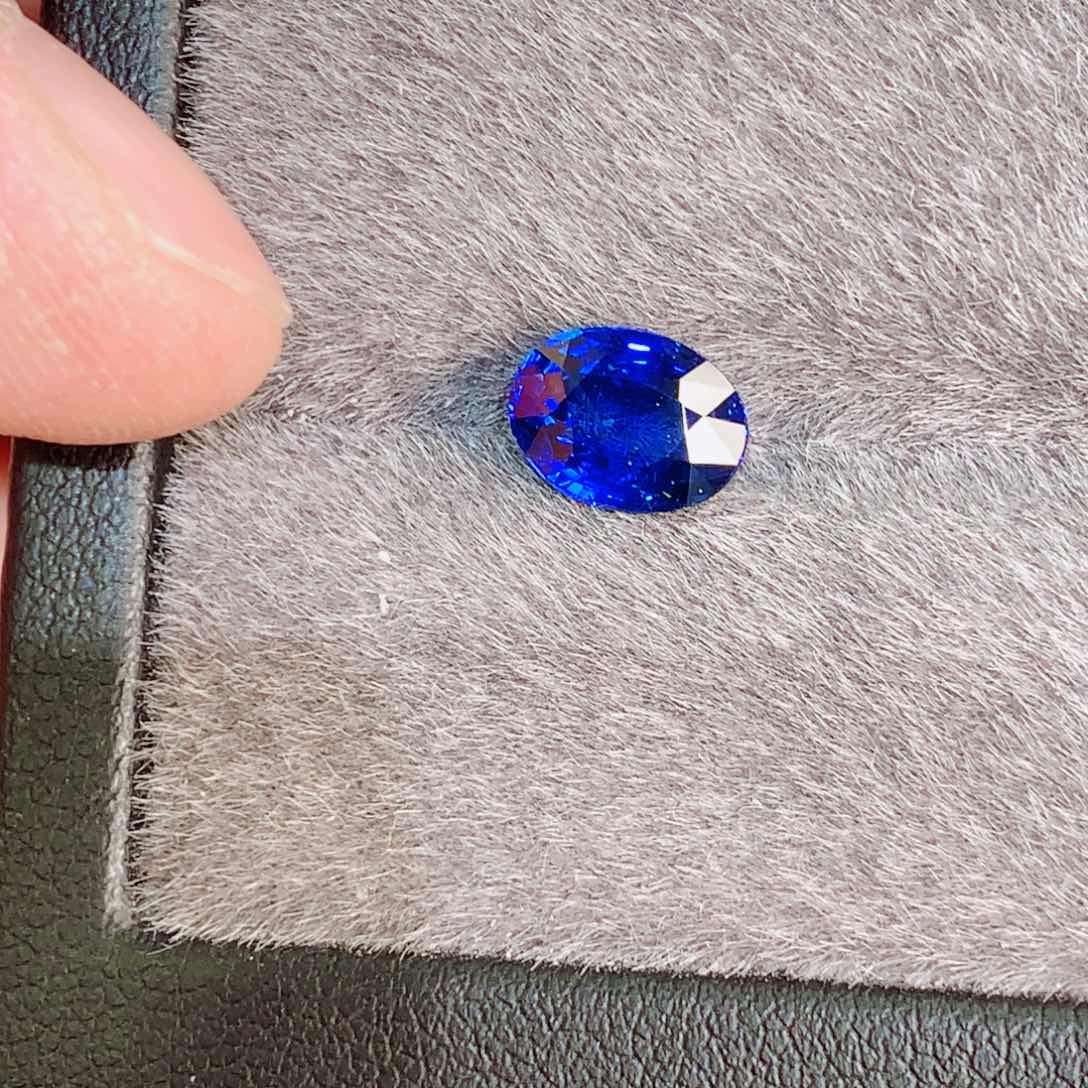 蓝宝石裸石未镶嵌2.06ct 吉尔德皇家蓝蓝宝石