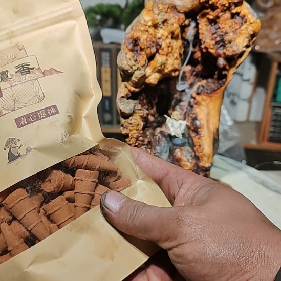 启***园松木北沉香琥珀木天然造型山水2包