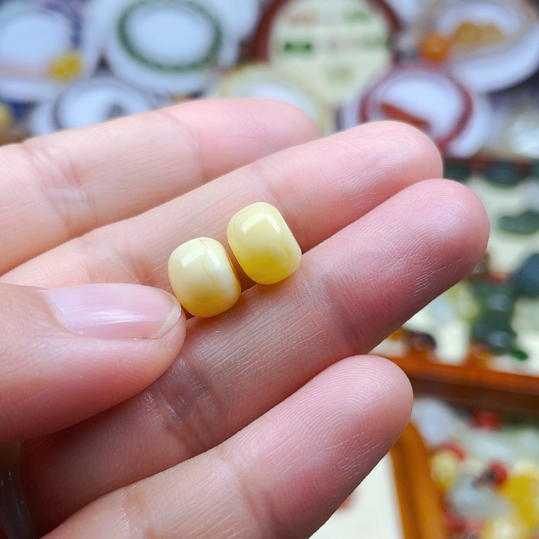 琥珀裸石未镶嵌发一个
