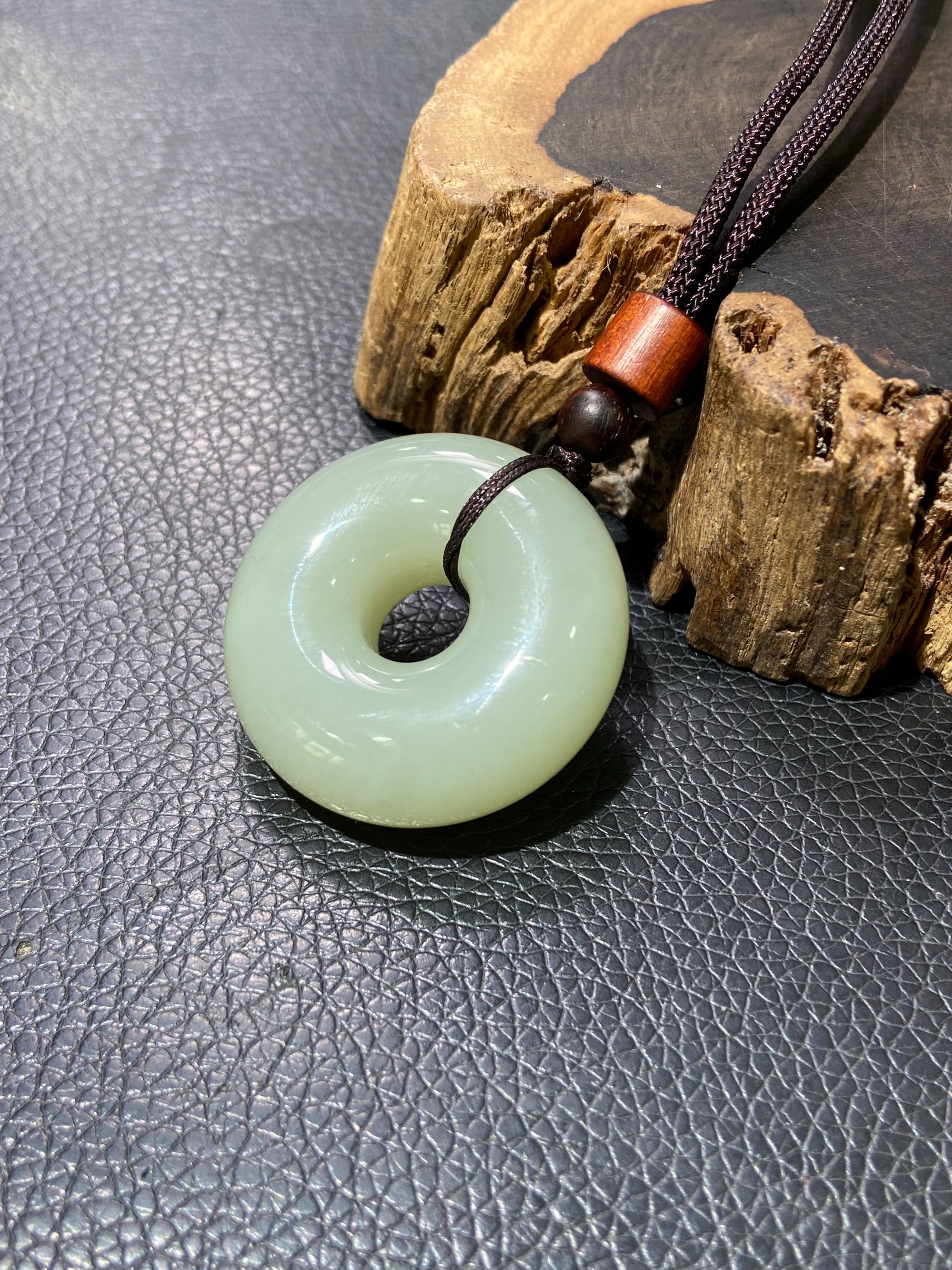 【兵哥珠宝】新疆和田玉且末料近矿高青白甜甜圈