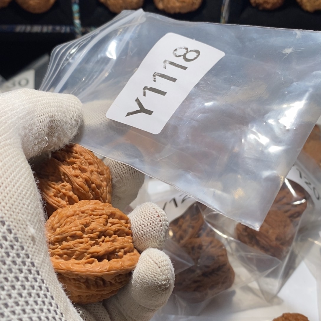 泉****吊坠文玩核桃密纹